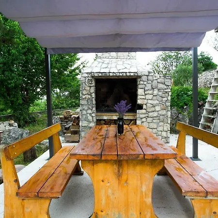 Holiday home Homes Mirjana