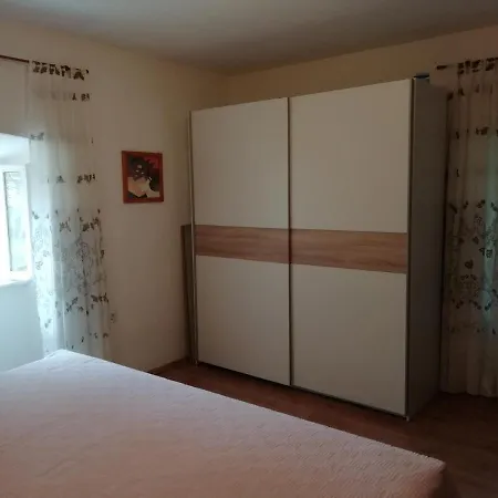 Homes Mirjana *